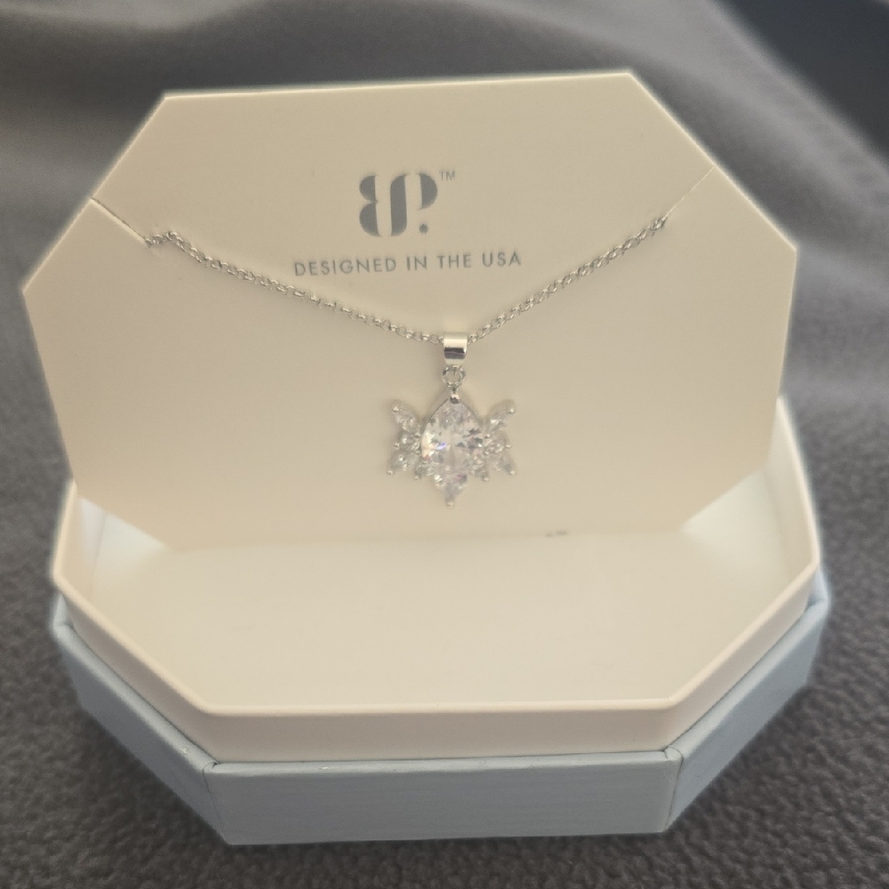 Elegant Silver Necklace with Crystal Pendant